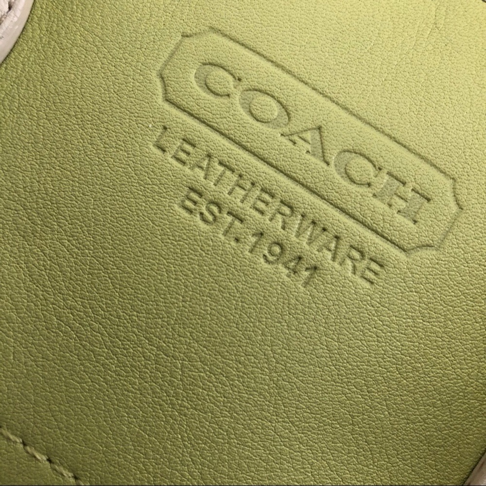 I’m selling a green coach purse.
